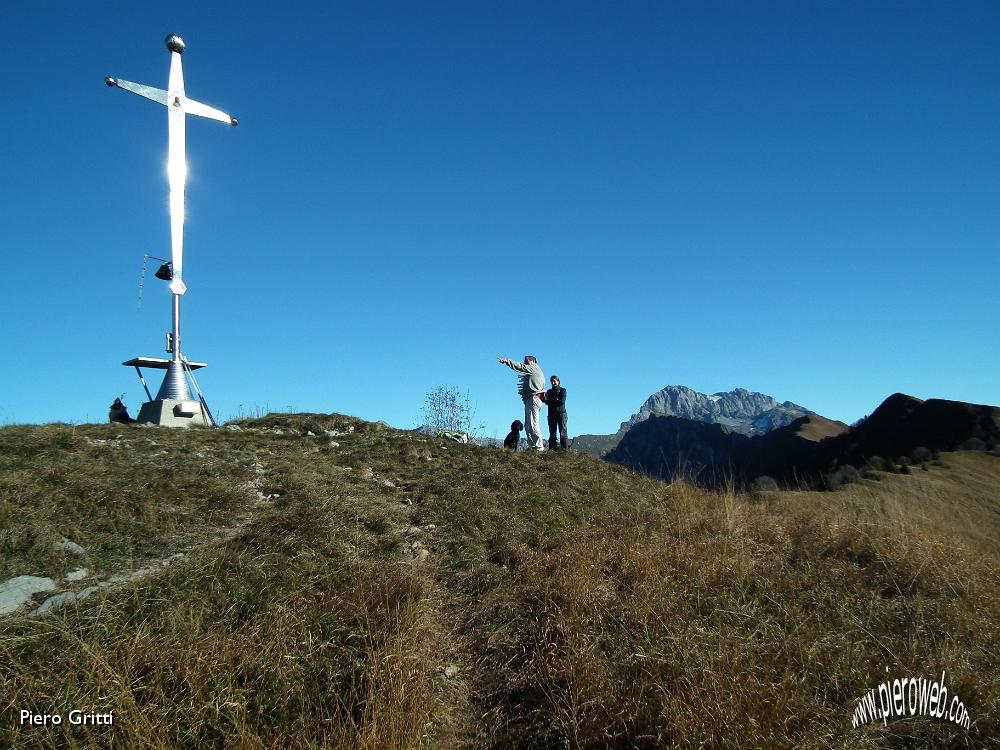 21 la croce di vetta.JPG